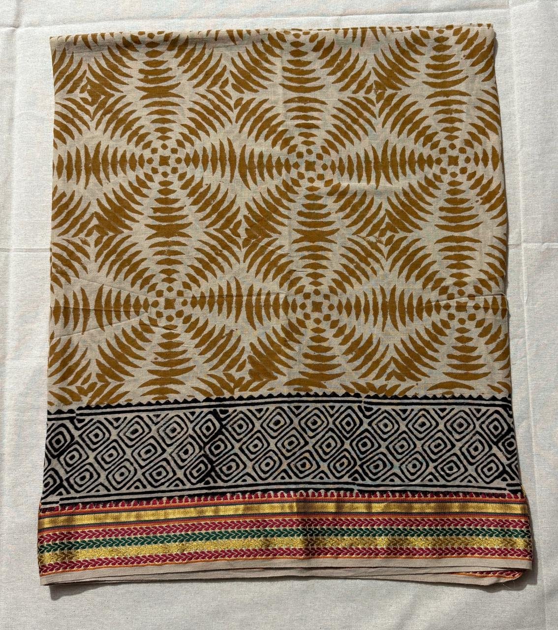 Jari Bodar Sarong